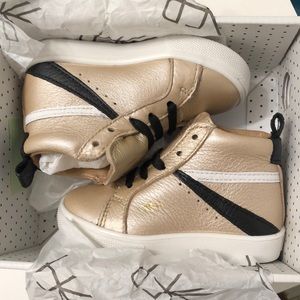 NIB Freshly Picked High Top Leather Sneakers Platinum Size 5 (Toddler)